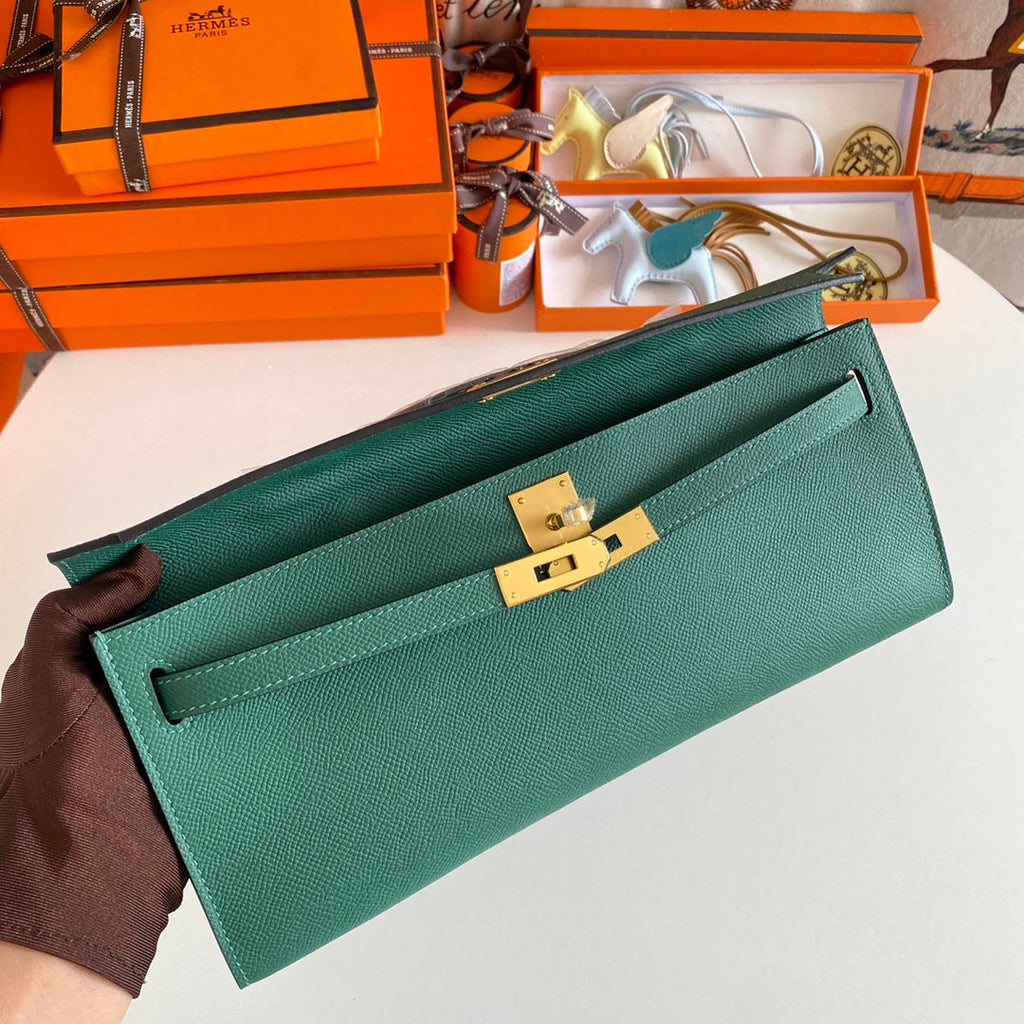HERMES KELLY CUT 31 IN GREEN FOREST CALFSKIN WITH GOLD HARDWARE