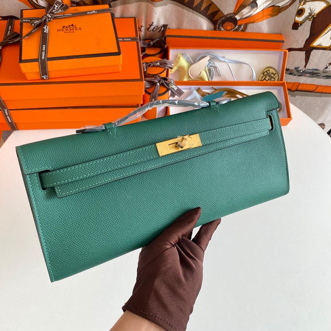 HERMES KELLY CUT 31 IN GREEN FOREST CALFSKIN WITH GOLD HARDWARE