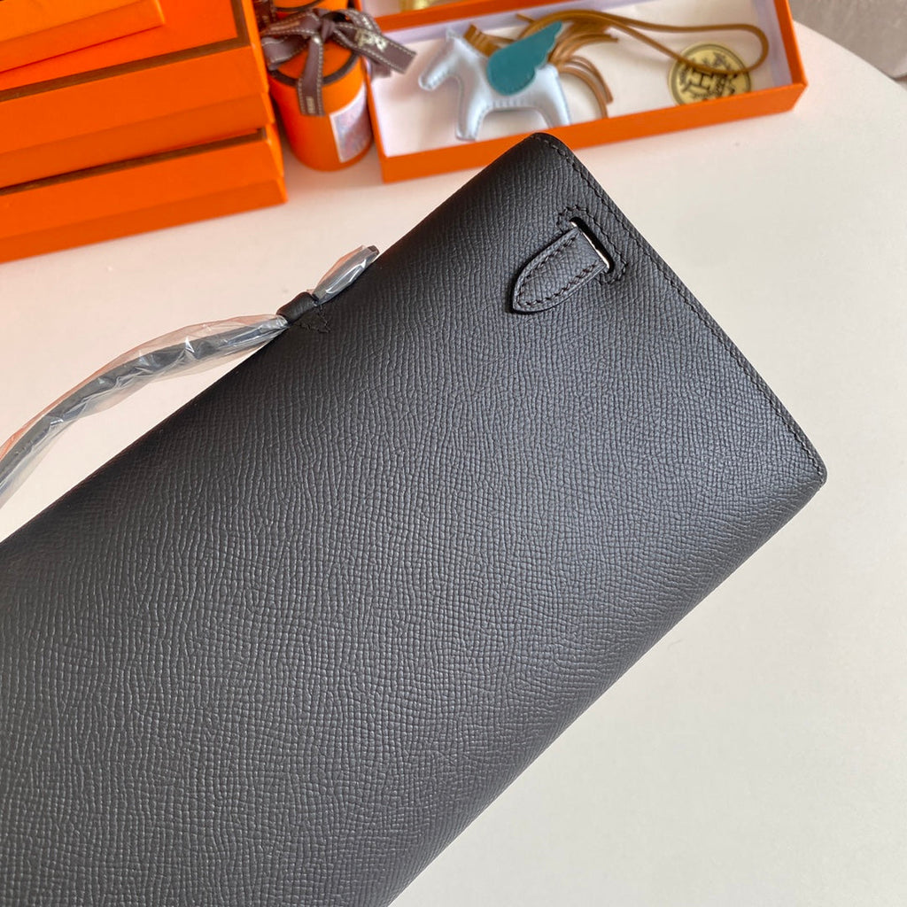 HERMES KELLY CUT 31 IN BLACK CALFSKIN WITH GOLD HARDWARE