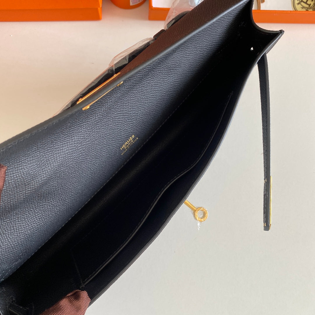 HERMES KELLY CUT 31 IN BLACK CALFSKIN WITH GOLD HARDWARE