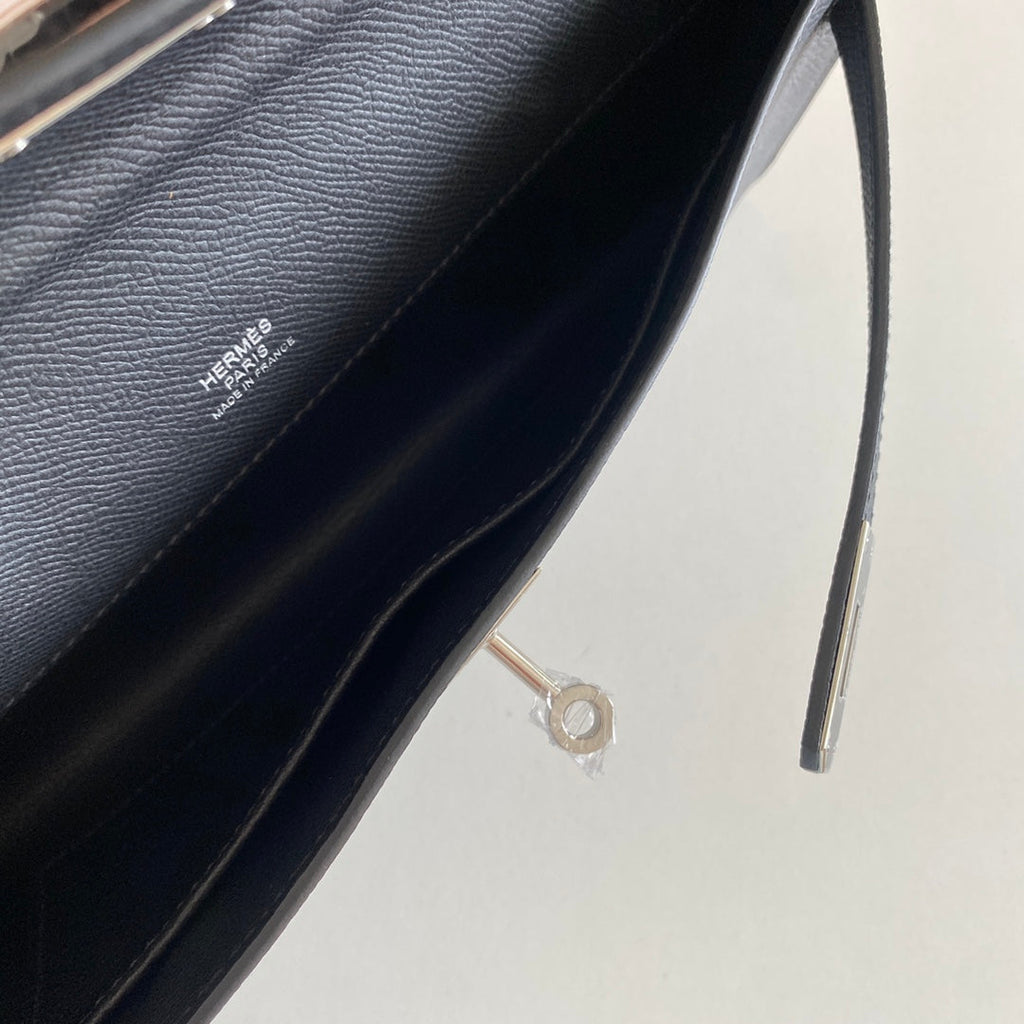 HERMES KELLY CUT 31 IN BLACK CALFSKIN WITH SILVER HARDWARE