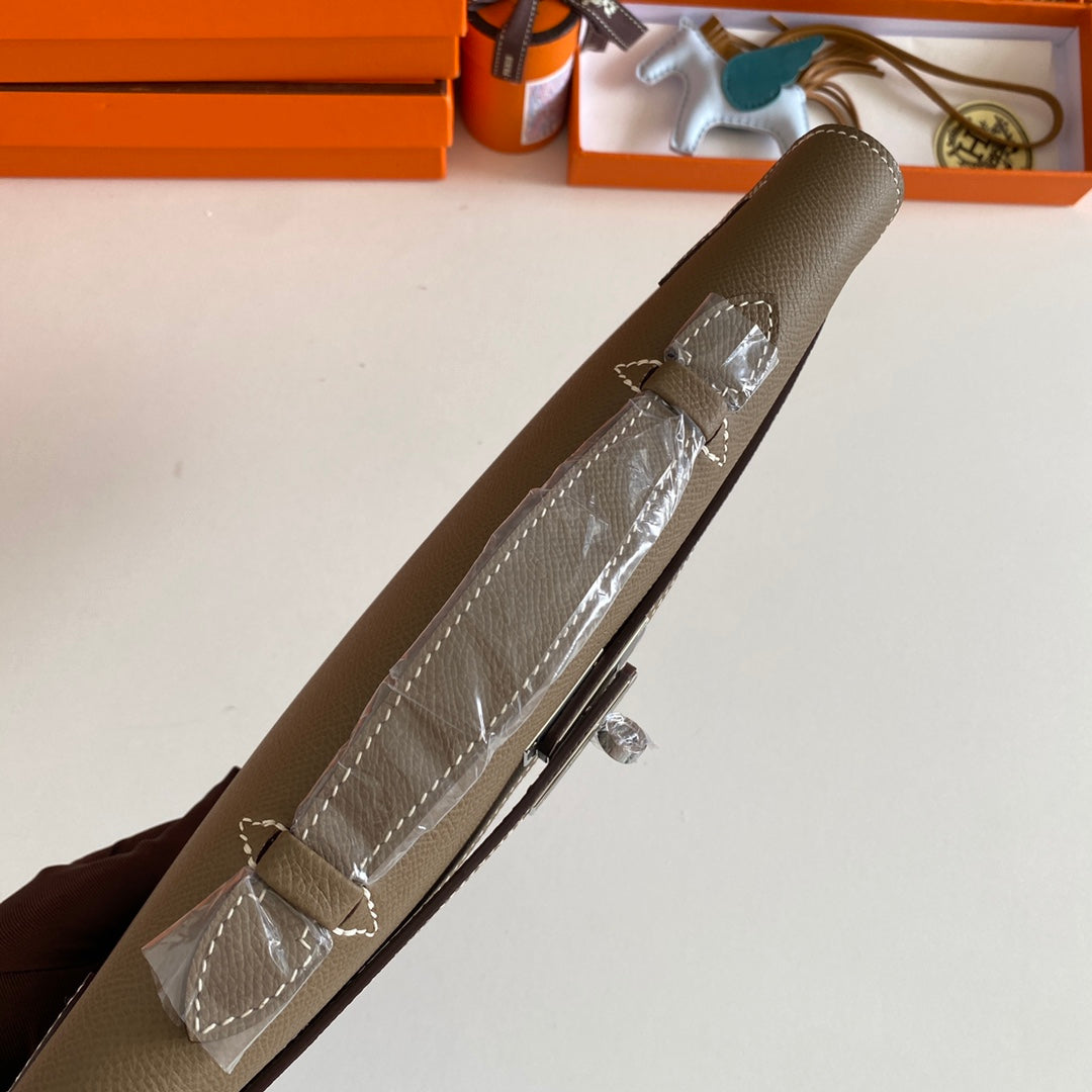 HERMES KELLY CUT 31 IN MOCHA BROWN CALFSKIN WITH SILVER HARDWARE