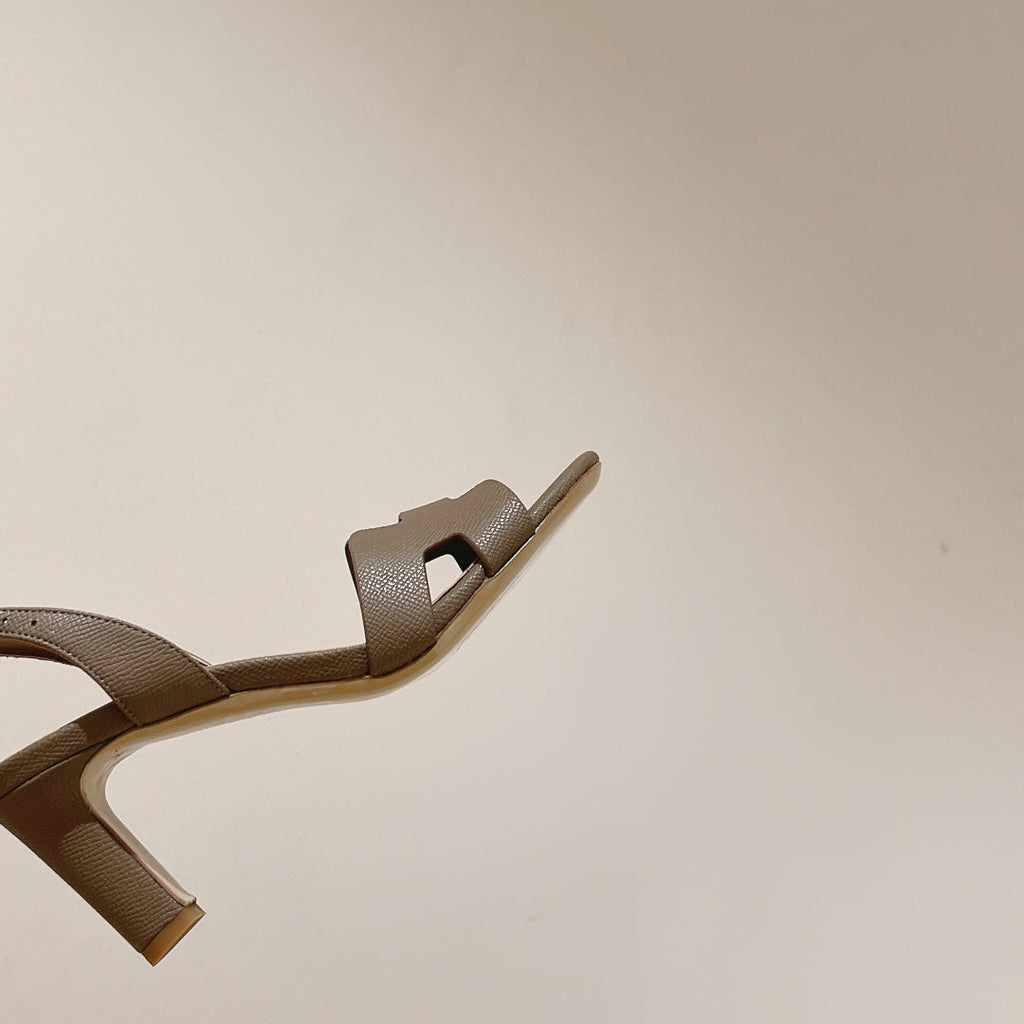 HERMES HOLY 75 SANDAL IN MEDIUM BROWN GRAINED CALFSKIN