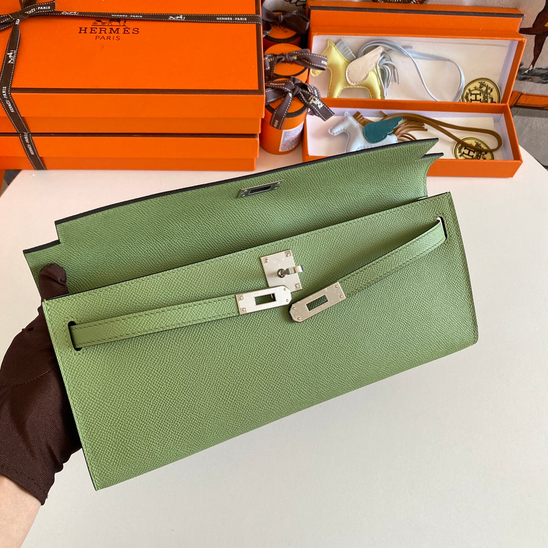 HERMES KELLY CUT 31 IN APPLE GREEN CALFSKIN WITH SILVER HARDWARE