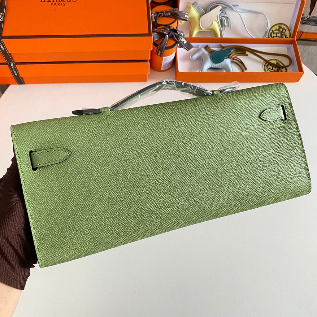 HERMES KELLY CUT 31 IN APPLE GREEN CALFSKIN WITH SILVER HARDWARE