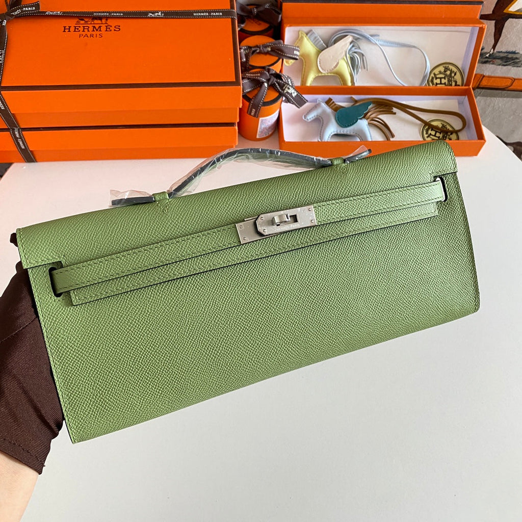 HERMES KELLY CUT 31 IN APPLE GREEN CALFSKIN WITH SILVER HARDWARE