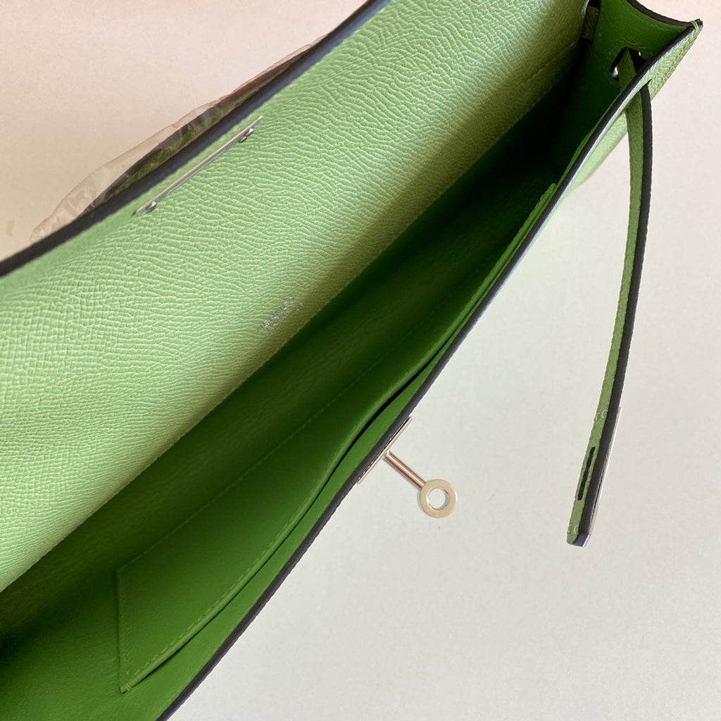 HERMES KELLY CUT 31 IN APPLE GREEN CALFSKIN WITH SILVER HARDWARE