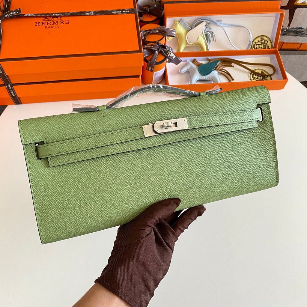 HERMES KELLY CUT 31 IN APPLE GREEN CALFSKIN WITH SILVER HARDWARE