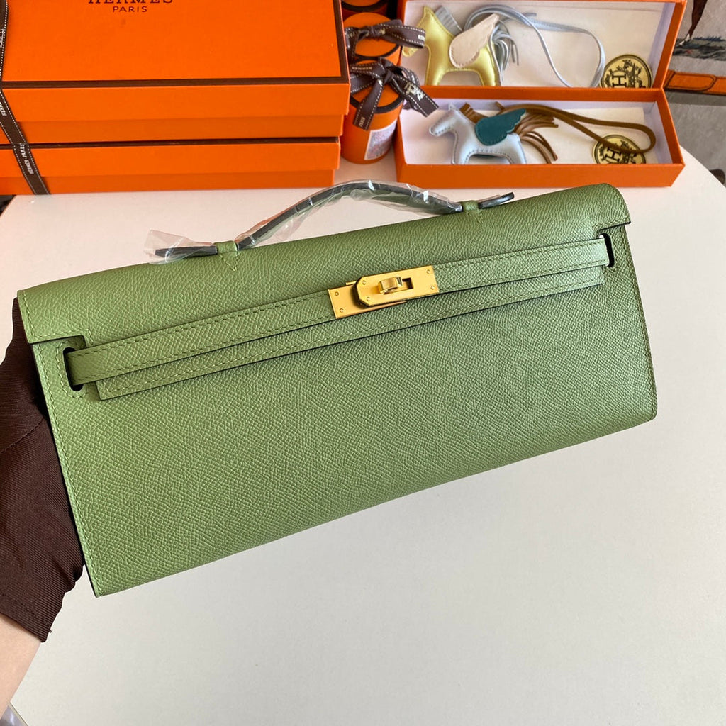 HERMES KELLY CUT 31 IN APPLE GREEN CALFSKIN WITH GOLD HARDWARE