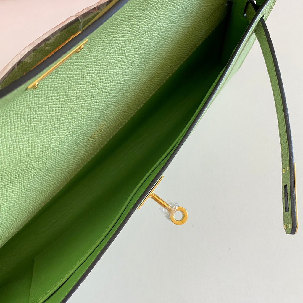HERMES KELLY CUT 31 IN APPLE GREEN CALFSKIN WITH GOLD HARDWARE