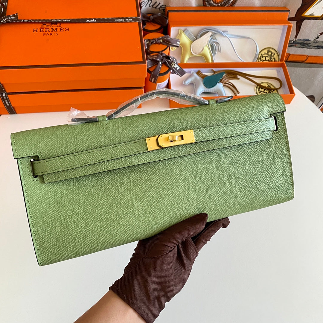 HERMES KELLY CUT 31 IN APPLE GREEN CALFSKIN WITH GOLD HARDWARE