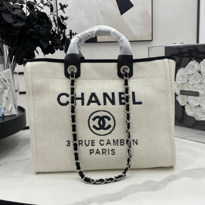 CHANEL DEAUVILLE LARGE 38 TOTE BAG IN WHITE CANVAS WITH BLACK LOGO