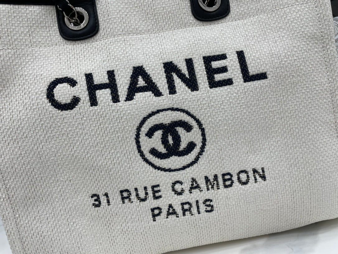 CHANEL DEAUVILLE LARGE 38 TOTE BAG IN WHITE CANVAS WITH BLACK LOGO