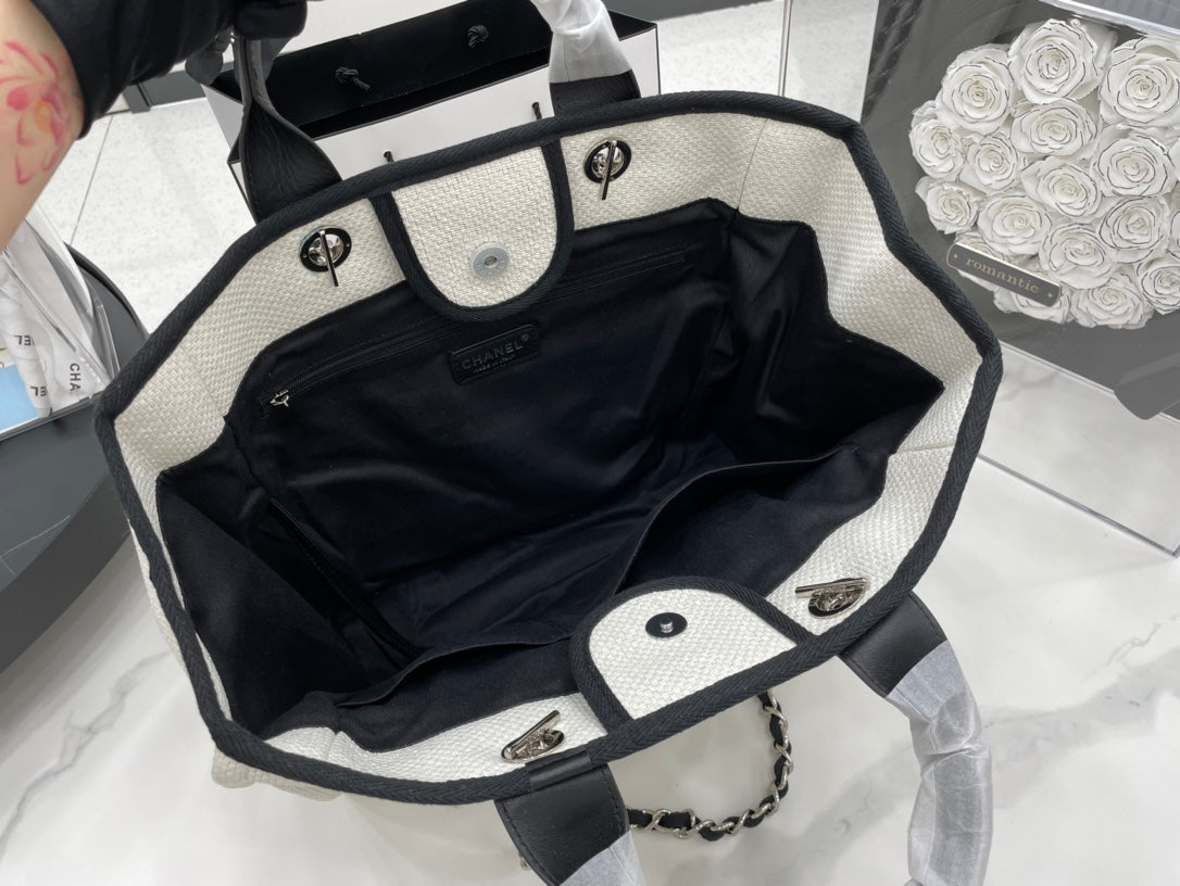 CHANEL DEAUVILLE LARGE 38 TOTE BAG IN WHITE CANVAS WITH BLACK LOGO