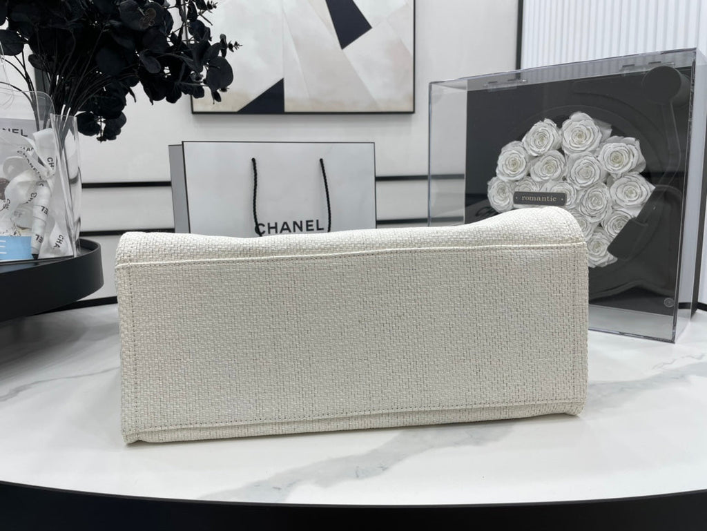 CHANEL DEAUVILLE LARGE 38 TOTE BAG IN WHITE CANVAS WITH BLACK LOGO