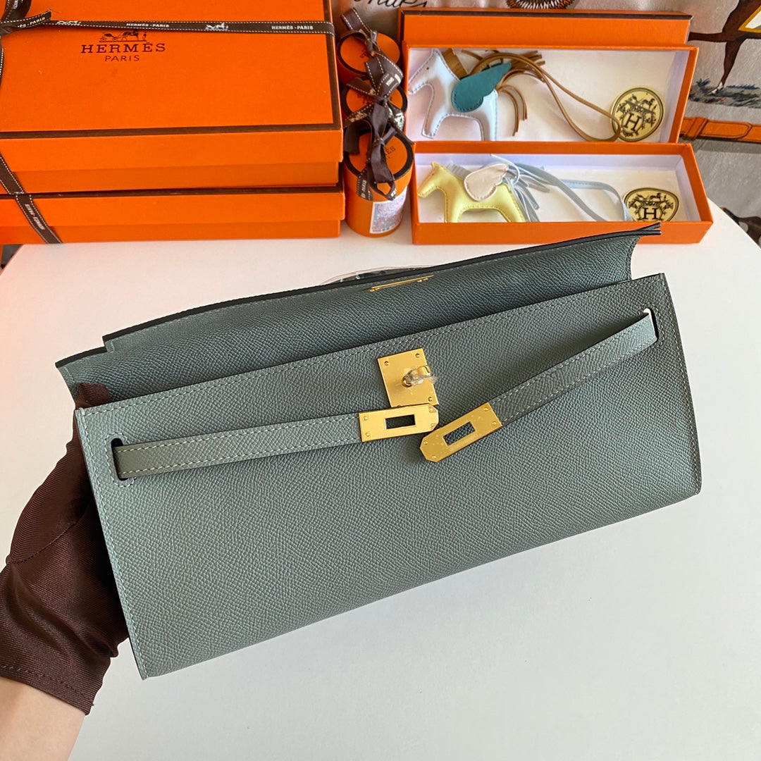 HERMES KELLY CUT 31 IN SEAFOAM GREEN CALFSKIN WITH GOLD HARDWARE