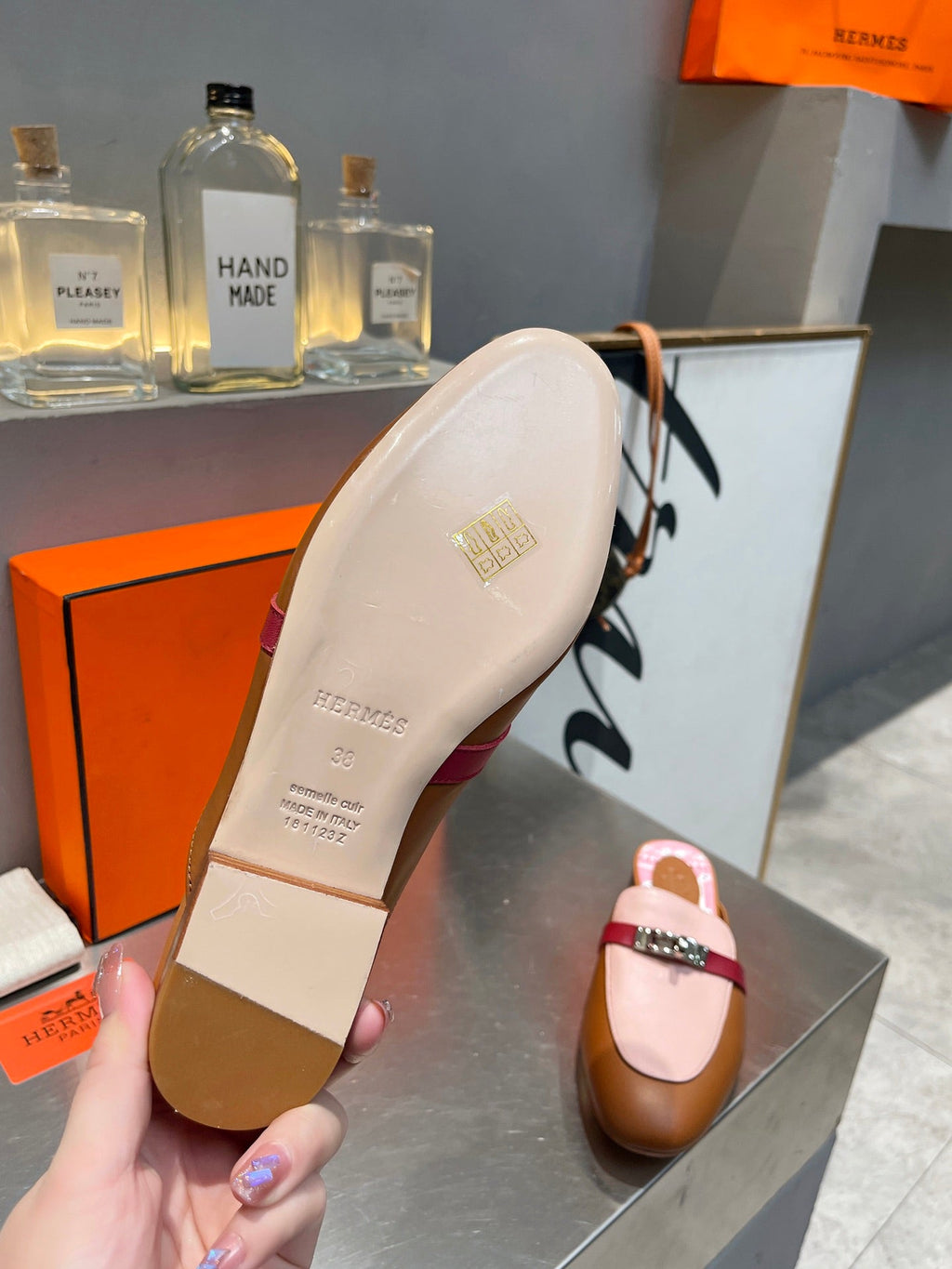 HERMES 0Z MULE CARAMEL AND PASTEL PINK CALFSKIN WITH PATTERN