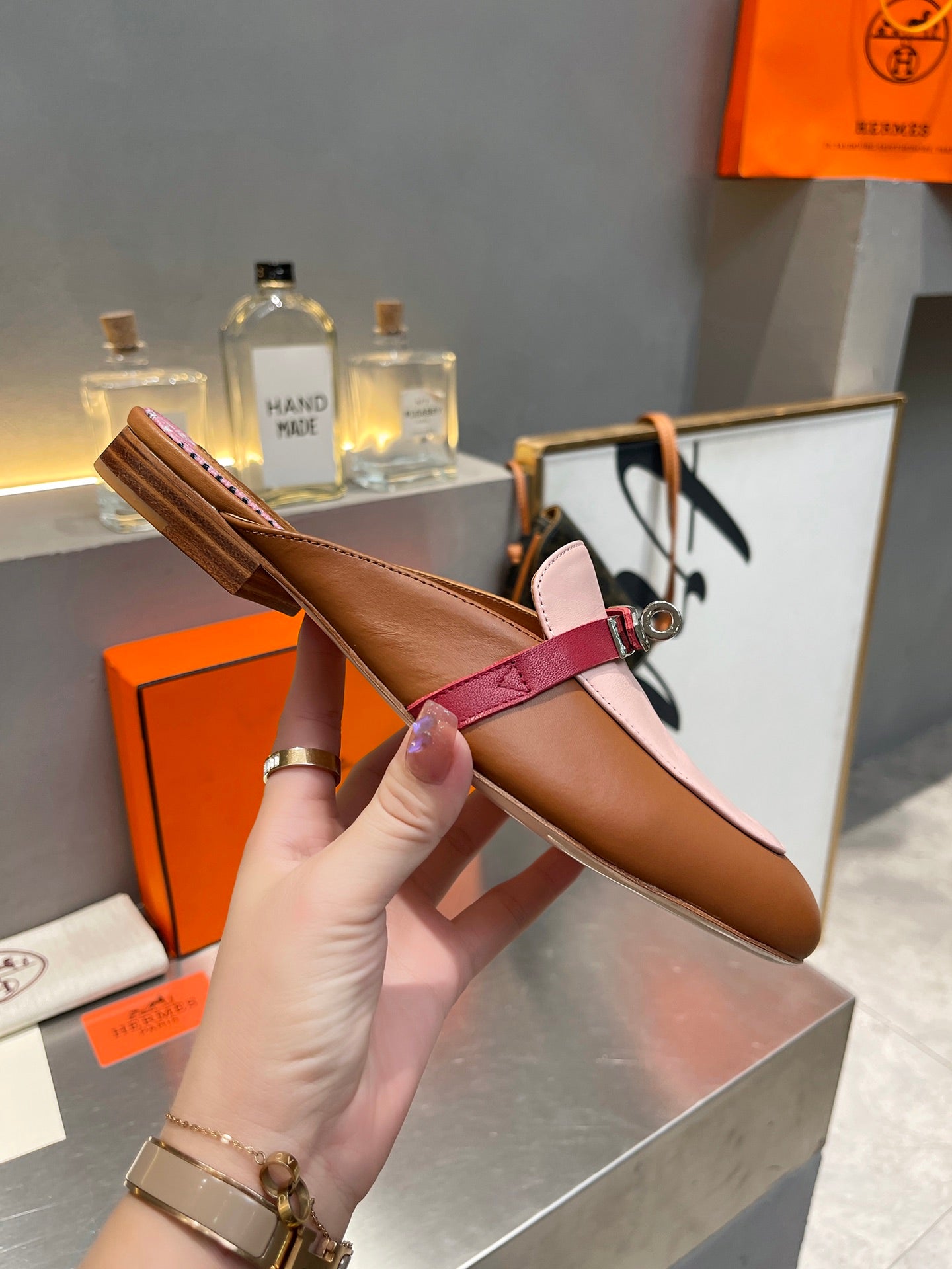 HERMES 0Z MULE CARAMEL AND PASTEL PINK CALFSKIN WITH PATTERN