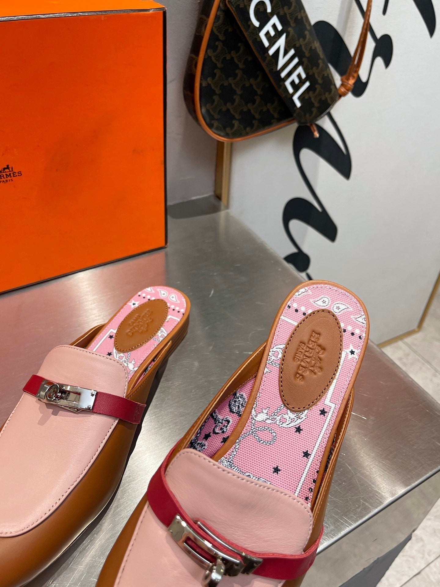 HERMES 0Z MULE CARAMEL AND PASTEL PINK CALFSKIN WITH PATTERN