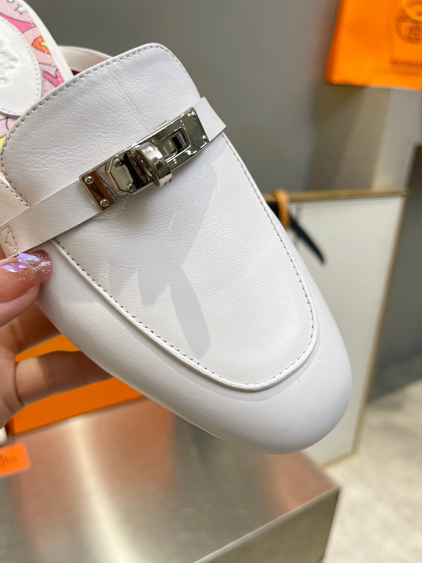 HERMES 0Z MULE WHITE CALFSKIN WITH PATTERN