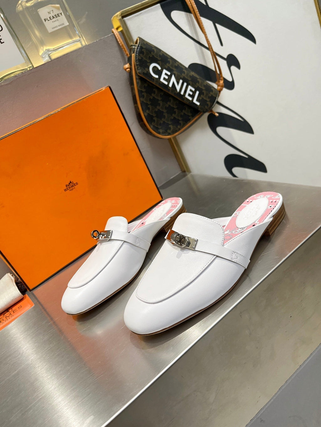 HERMES 0Z MULE WHITE CALFSKIN WITH PINK PATTERN