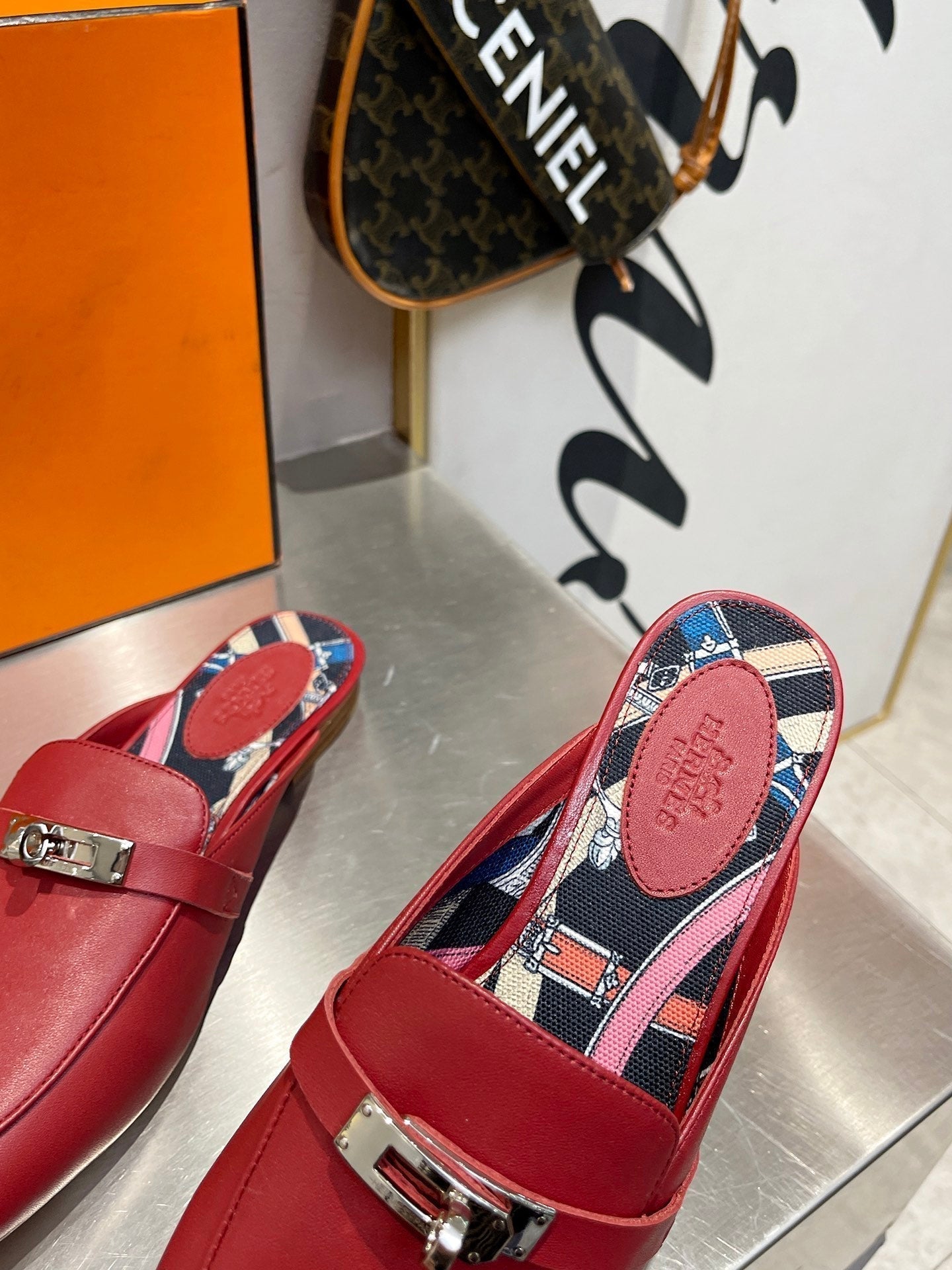 HERMES 0Z MULE RUBY CALFSKIN WITH PATTERN
