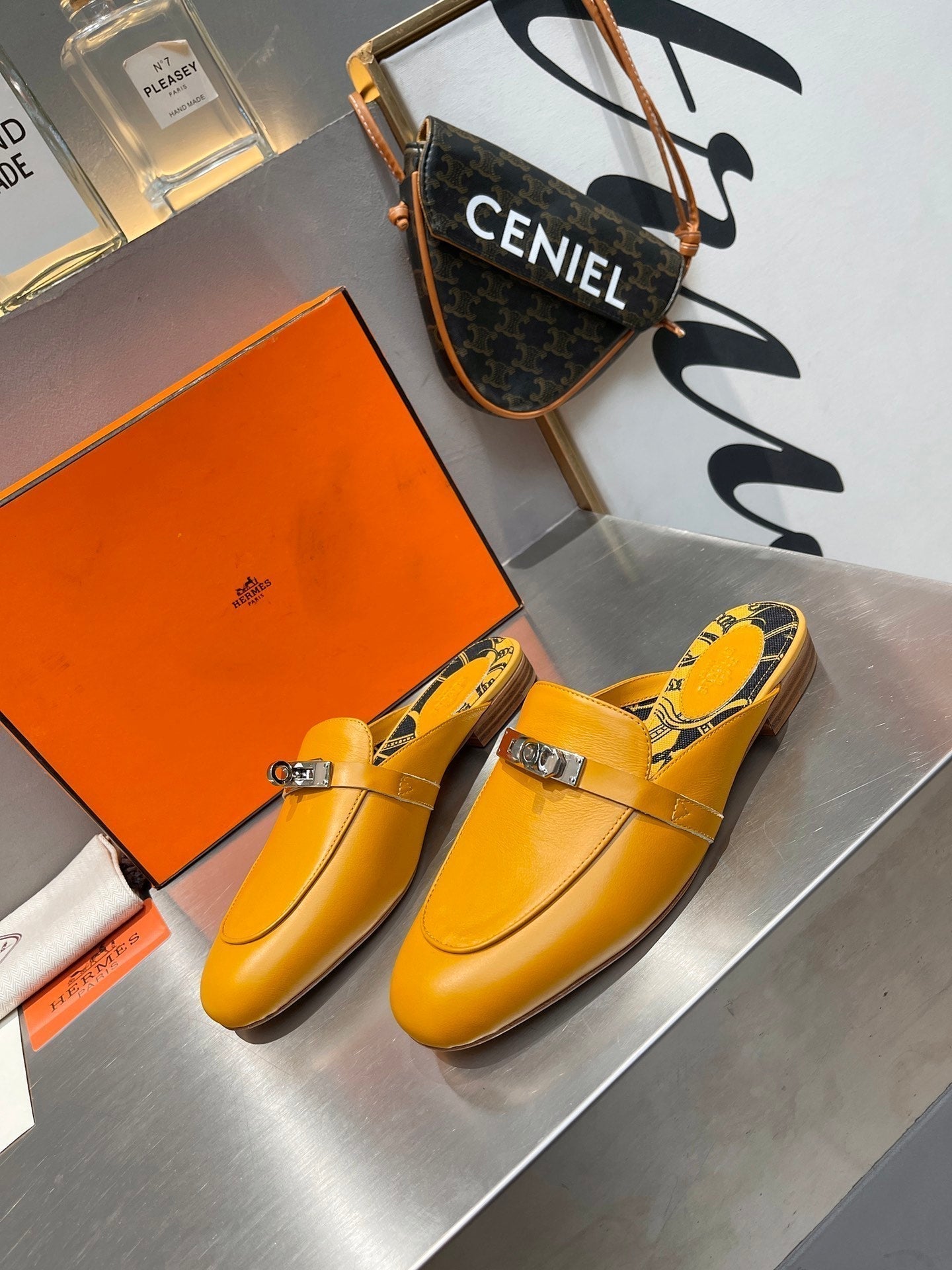 HERMES 0Z MULE AMBER CALFSKIN WITH PATTERN
