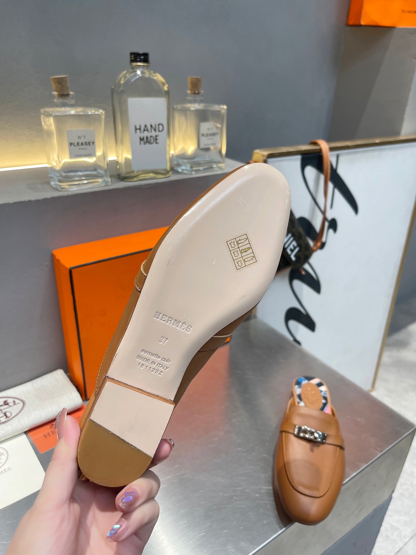 HERMES 0Z MULE CARAMEL CALFSKIN WITH BLACK PATTERN
