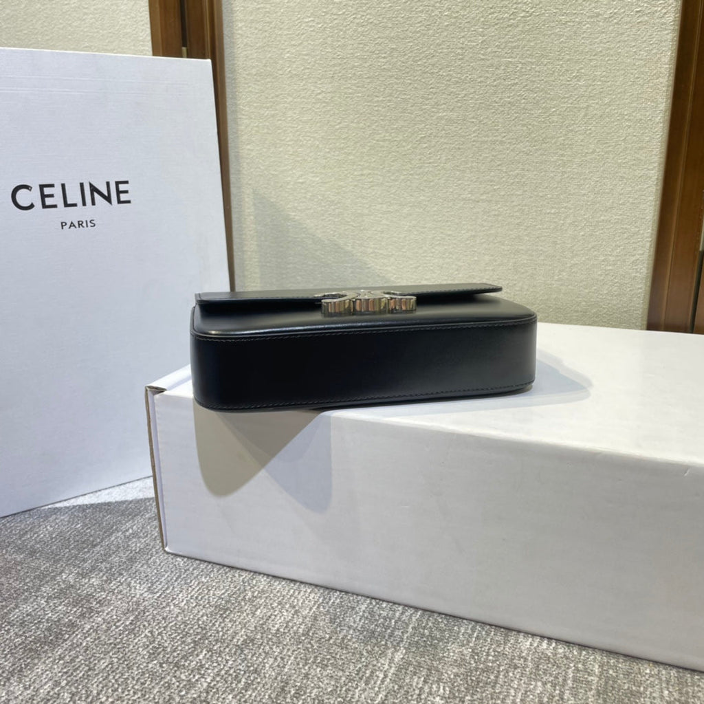 CELINE CHAIN EMBOSSED ARMPIT BAG 20 IN BLACK CALFSKIN SILVER HARDWARE