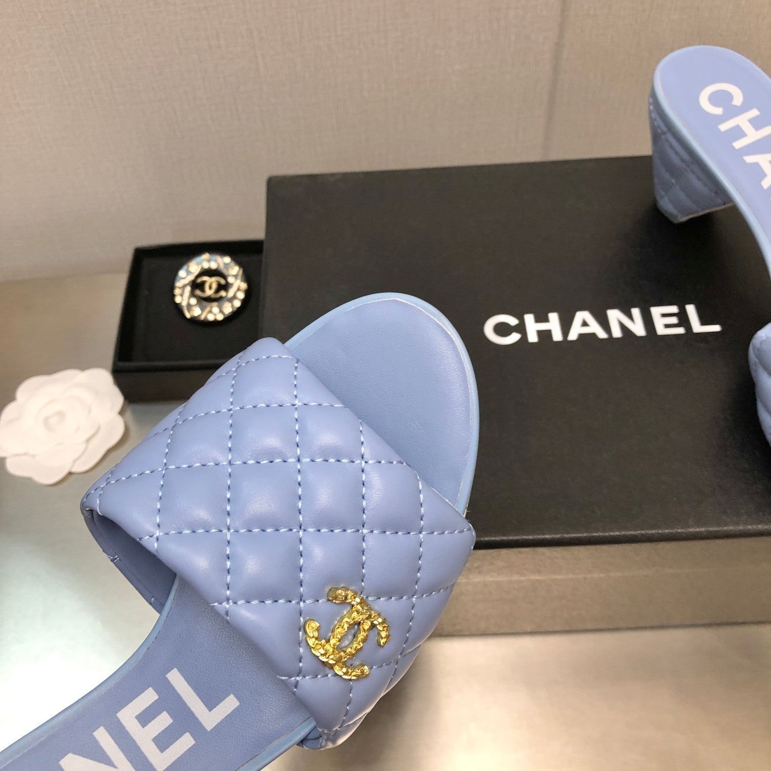 CHANEL DIAMOND-QUILTED 6 CM SANDALS IN CAROLINA BLUE LAMBSKIN