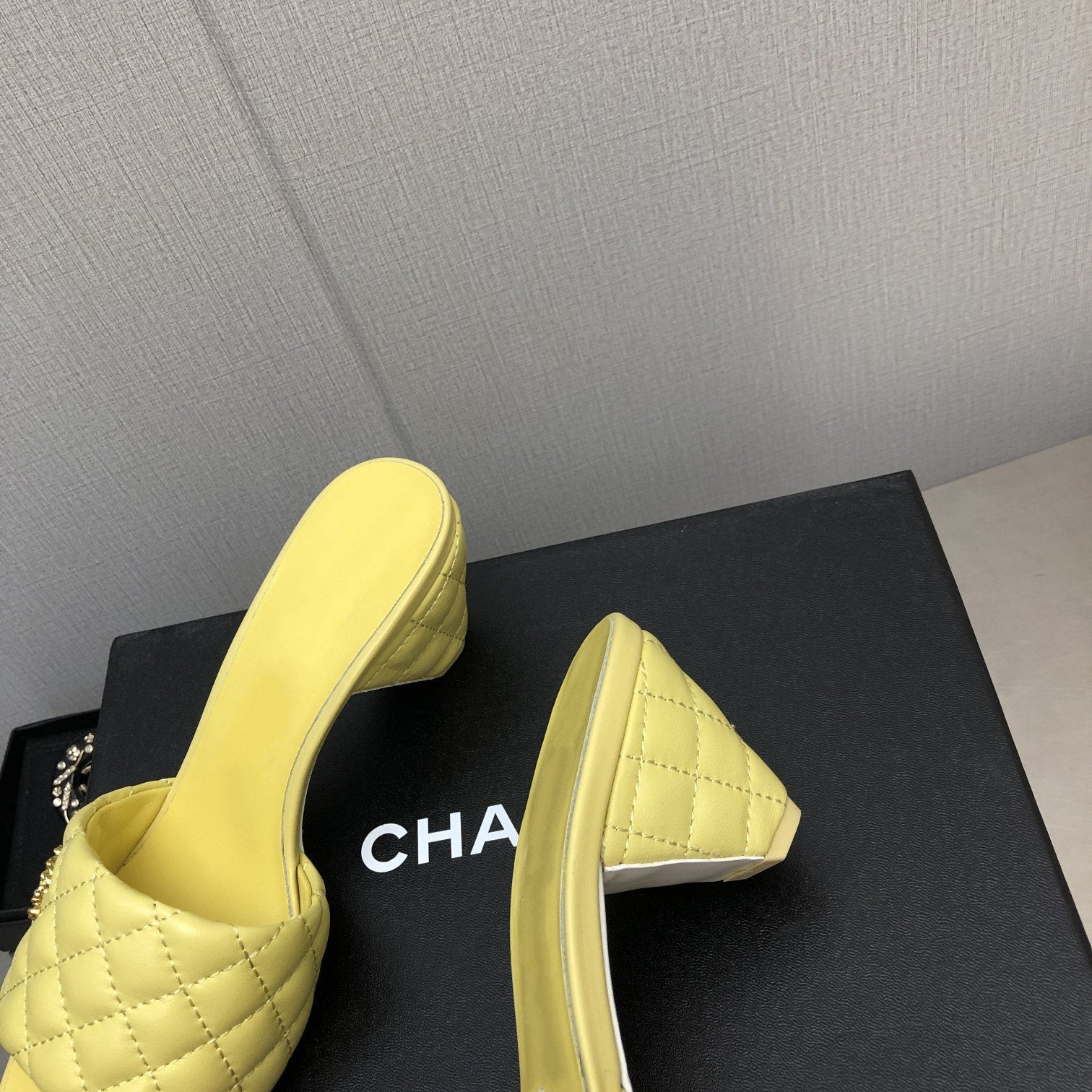 CHANEL rev cone heel mule slide sandal lime quilted lambskin 6cm