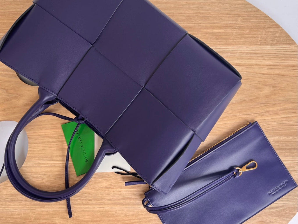 BOTTEGA VENETA SMALL ARCO TOTE 30 IN EAST BAY PURPLE LAMBSKIN