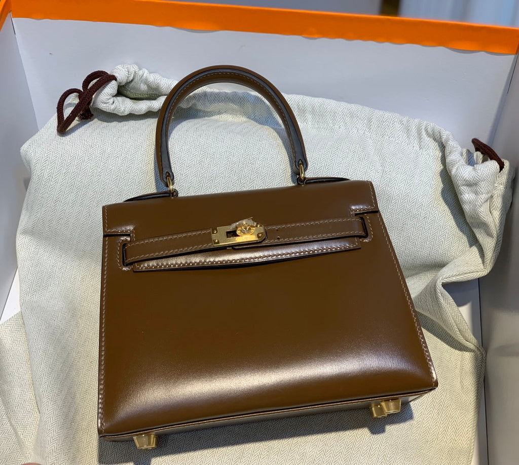 HERMES KELLY MINI 20 BAG IN CHOCOLATE BROWN SMOOTH CALFSKIN WITH GOLD HARDWARE