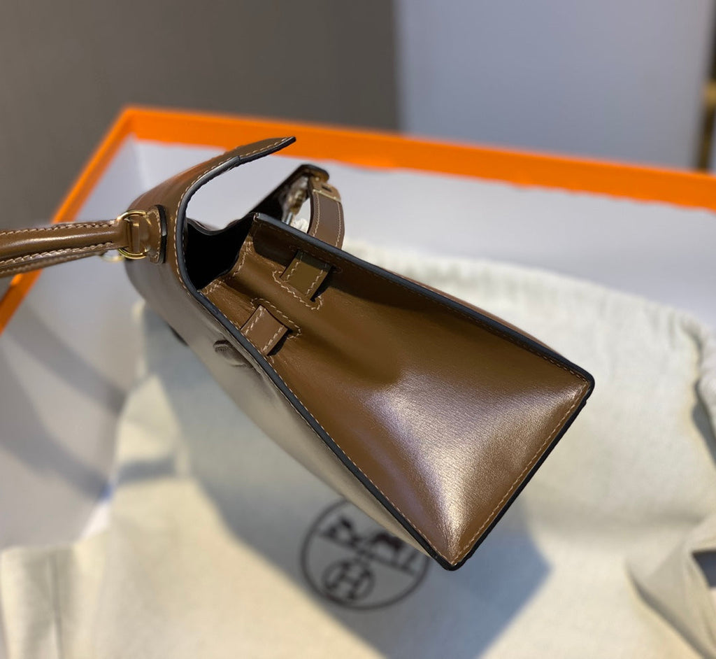 HERMES KELLY MINI 20 BAG IN CHOCOLATE BROWN SMOOTH CALFSKIN WITH GOLD HARDWARE