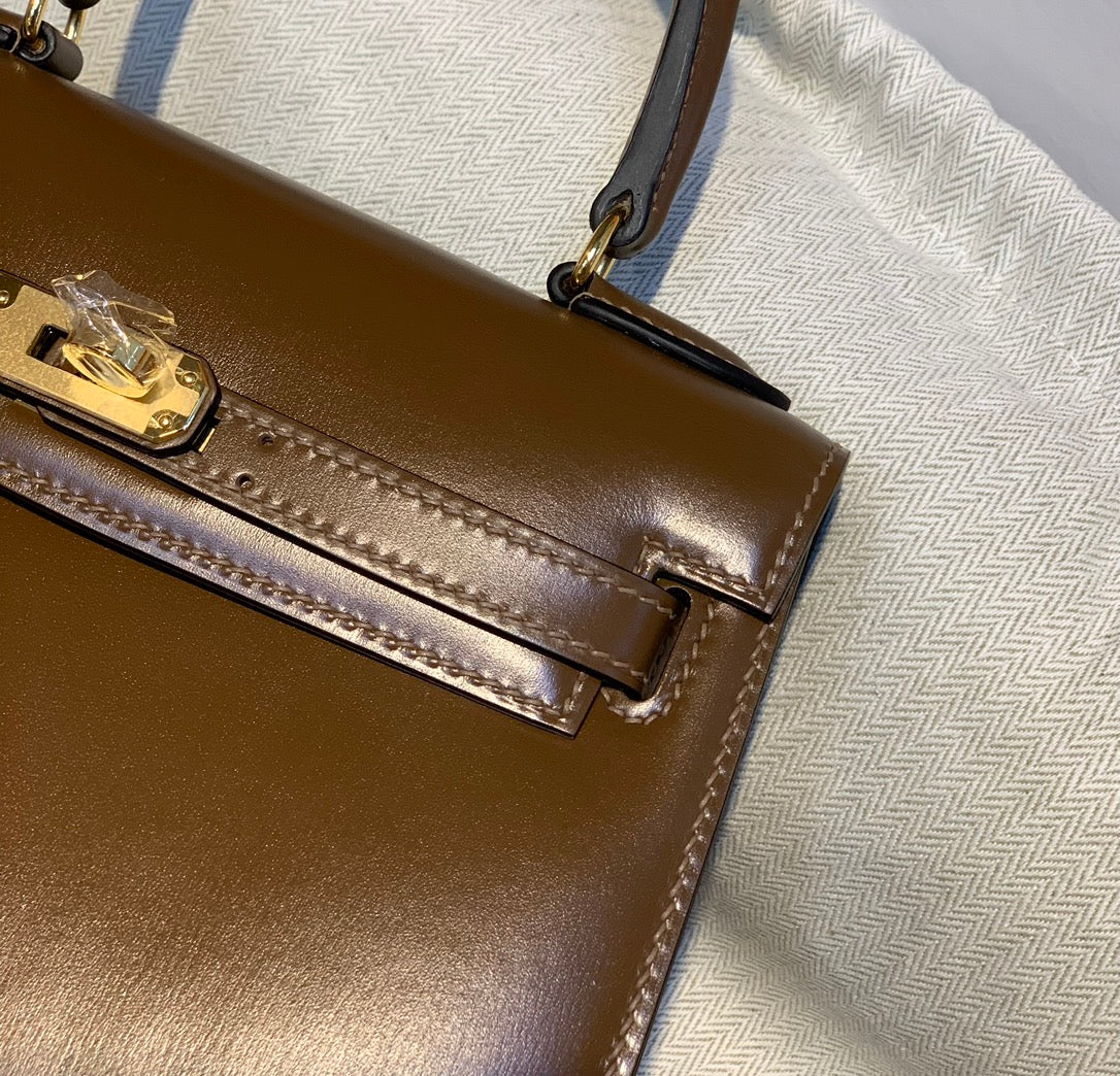 HERMES KELLY MINI 20 BAG IN CHOCOLATE BROWN SMOOTH CALFSKIN WITH GOLD HARDWARE
