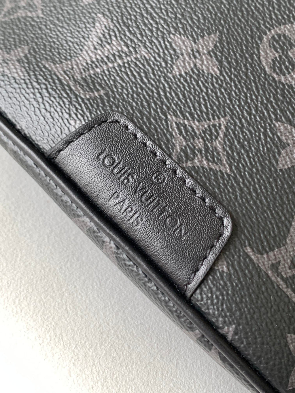 LOUIS VUITTON LV 25S DISCOVERY BUMBAG 44 IN BLACK MONOGRAM ECLIPSE CALFSKIN