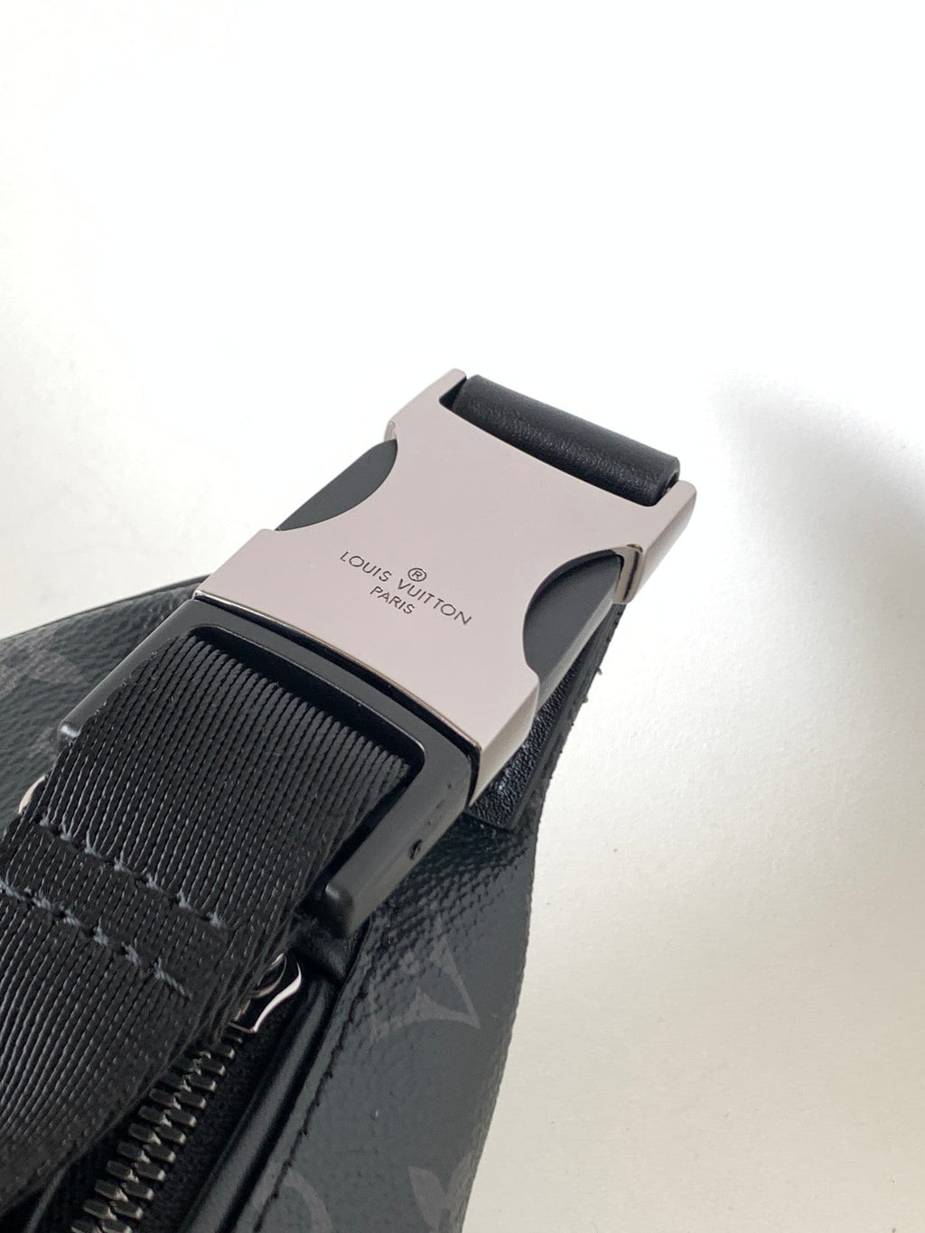 LOUIS VUITTON LV 25S DISCOVERY BUMBAG 44 IN BLACK MONOGRAM ECLIPSE CALFSKIN