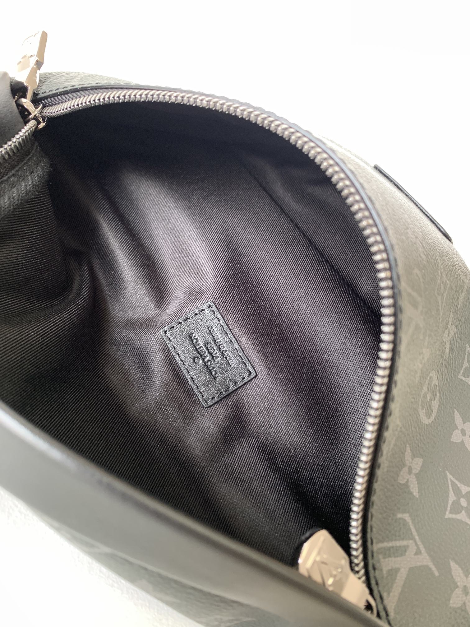 LOUIS VUITTON LV 25S DISCOVERY BUMBAG 44 IN BLACK MONOGRAM ECLIPSE CALFSKIN