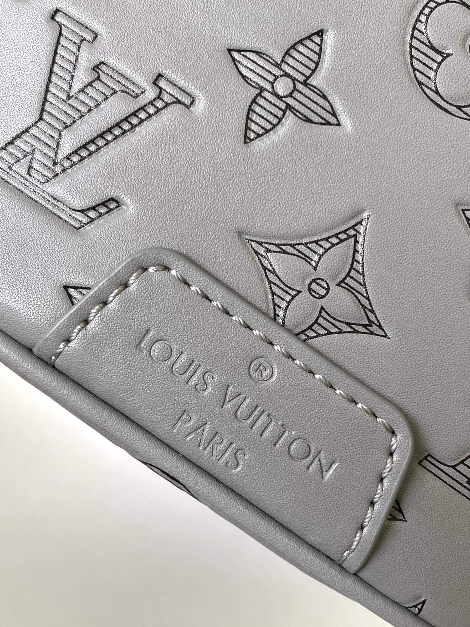 LOUIS VUITTON LV 25S DISCOVERY BUMBAG 44 IN TAUPE GRAY EMBOSSED MONOGRAM ECLIPSE CALFSKIN