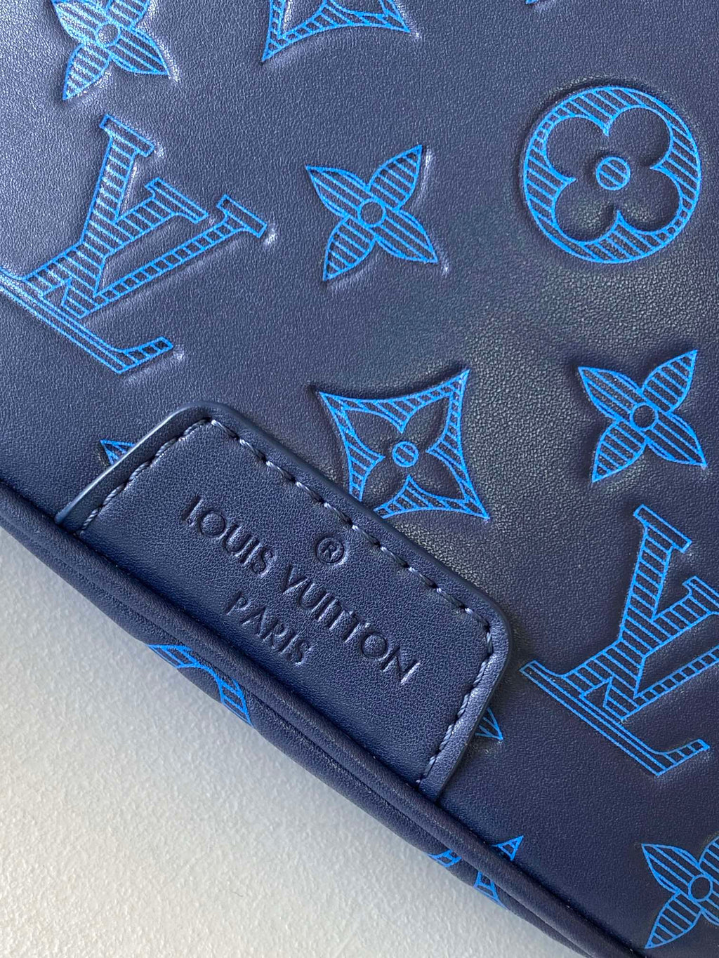 LOUIS VUITTON LV 25S DISCOVERY BUMBAG 44 IN DARK BLUE EMBOSSED MONOGRAM ECLIPSE CALFSKIN