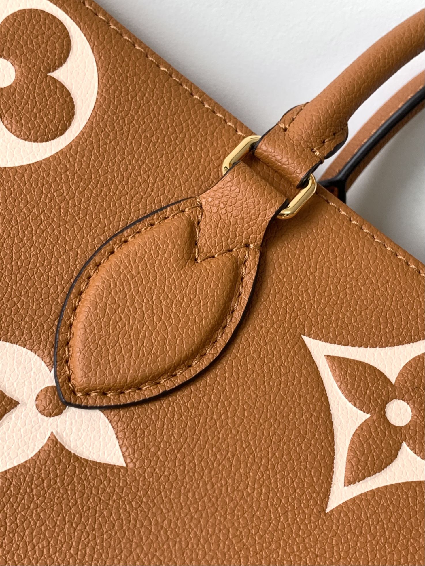 LOUIS VUITTON ONTHEGO MM 35CM ORANGE WHITE