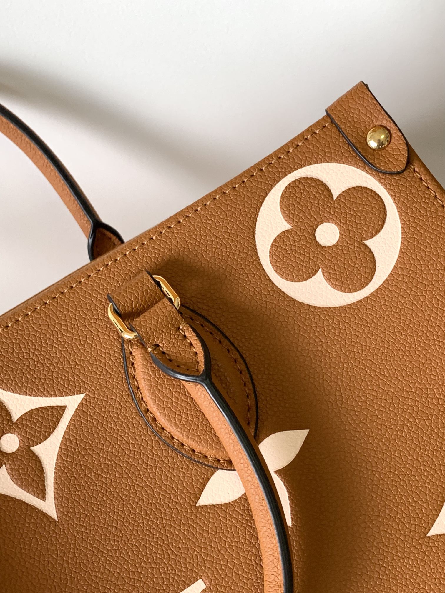 LOUIS VUITTON ONTHEGO MM 35CM ORANGE WHITE
