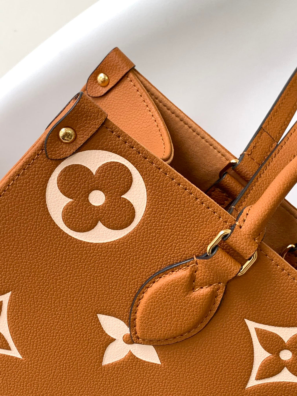 LOUIS VUITTON ONTHEGO MM 35CM ORANGE WHITE