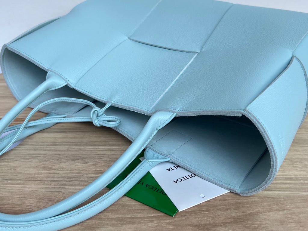 BOTTEGA VENETA ARCO TOTE 36 IN SKY BLUE CALFSKIN