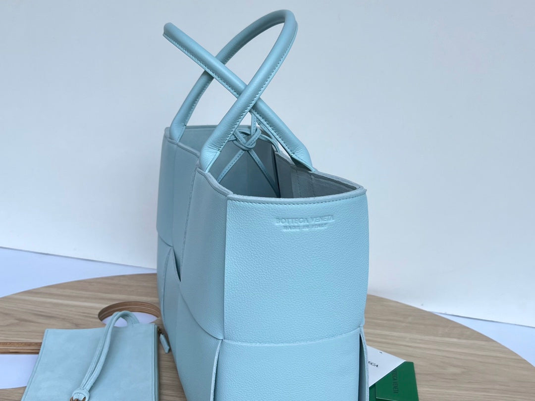 BOTTEGA VENETA ARCO TOTE 36 IN SKY BLUE CALFSKIN
