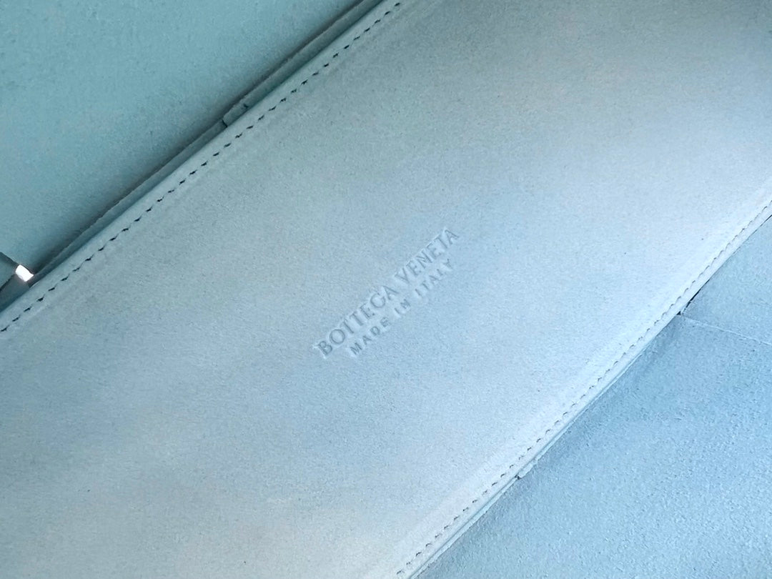 BOTTEGA VENETA ARCO TOTE 36 IN SKY BLUE CALFSKIN