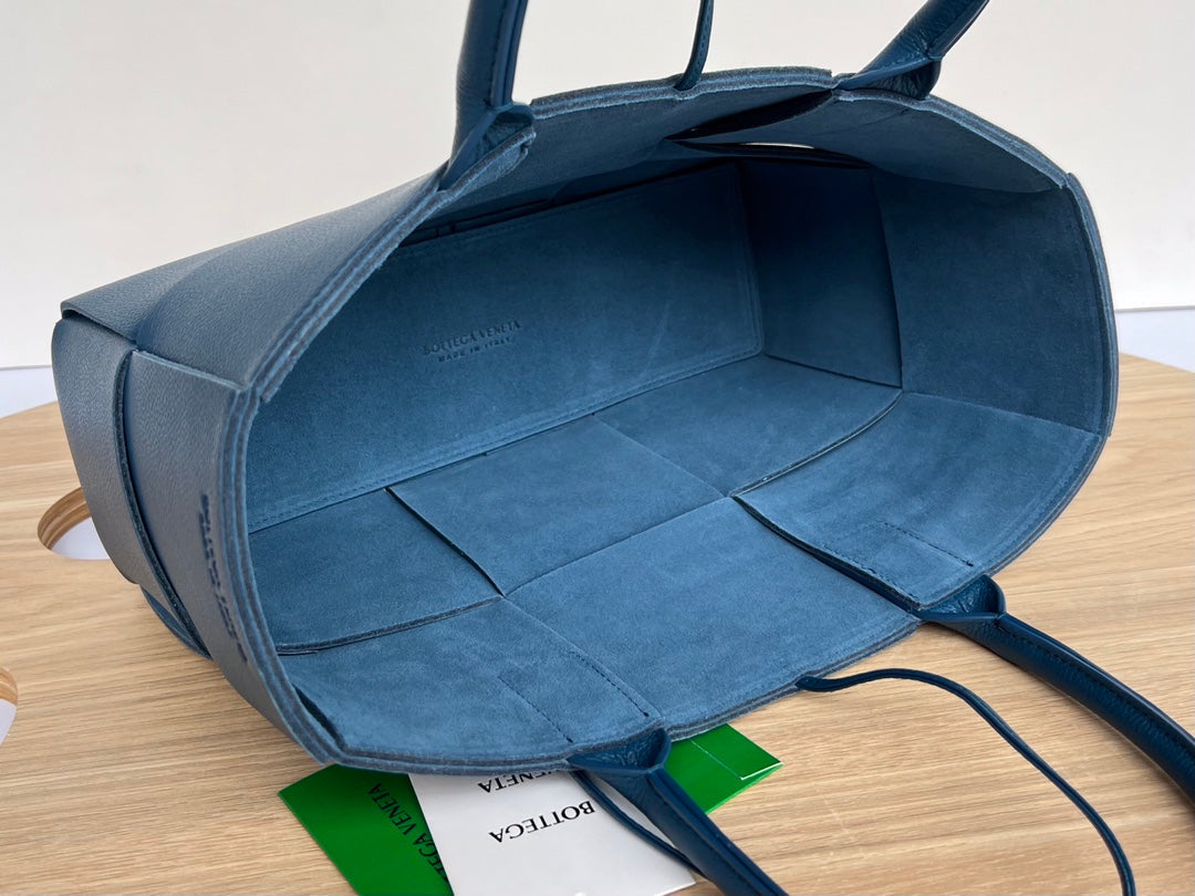 BOTTEGA VENETA SMALL ARCO TOTE 30 IN AEGEAN BLUE CALFSKIN