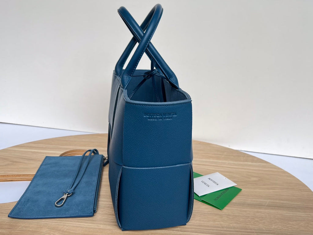 BOTTEGA VENETA SMALL ARCO TOTE 30 IN AEGEAN BLUE CALFSKIN