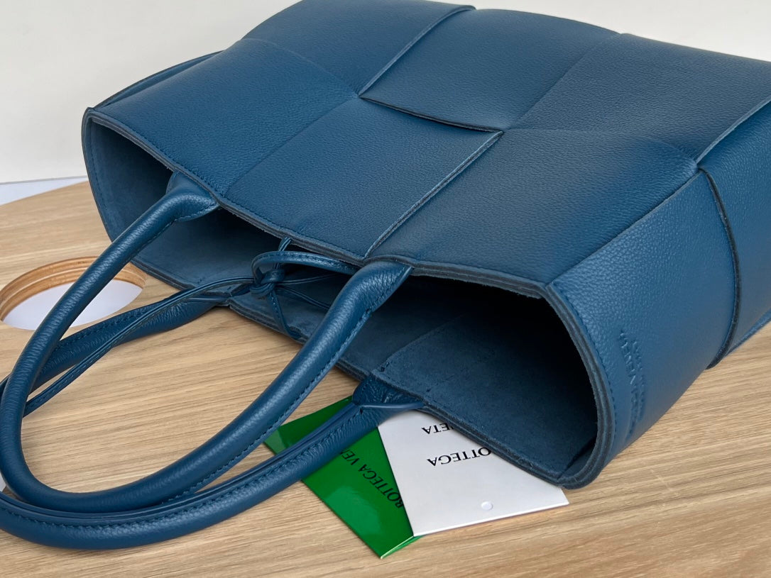 BOTTEGA VENETA SMALL ARCO TOTE 30 IN AEGEAN BLUE CALFSKIN