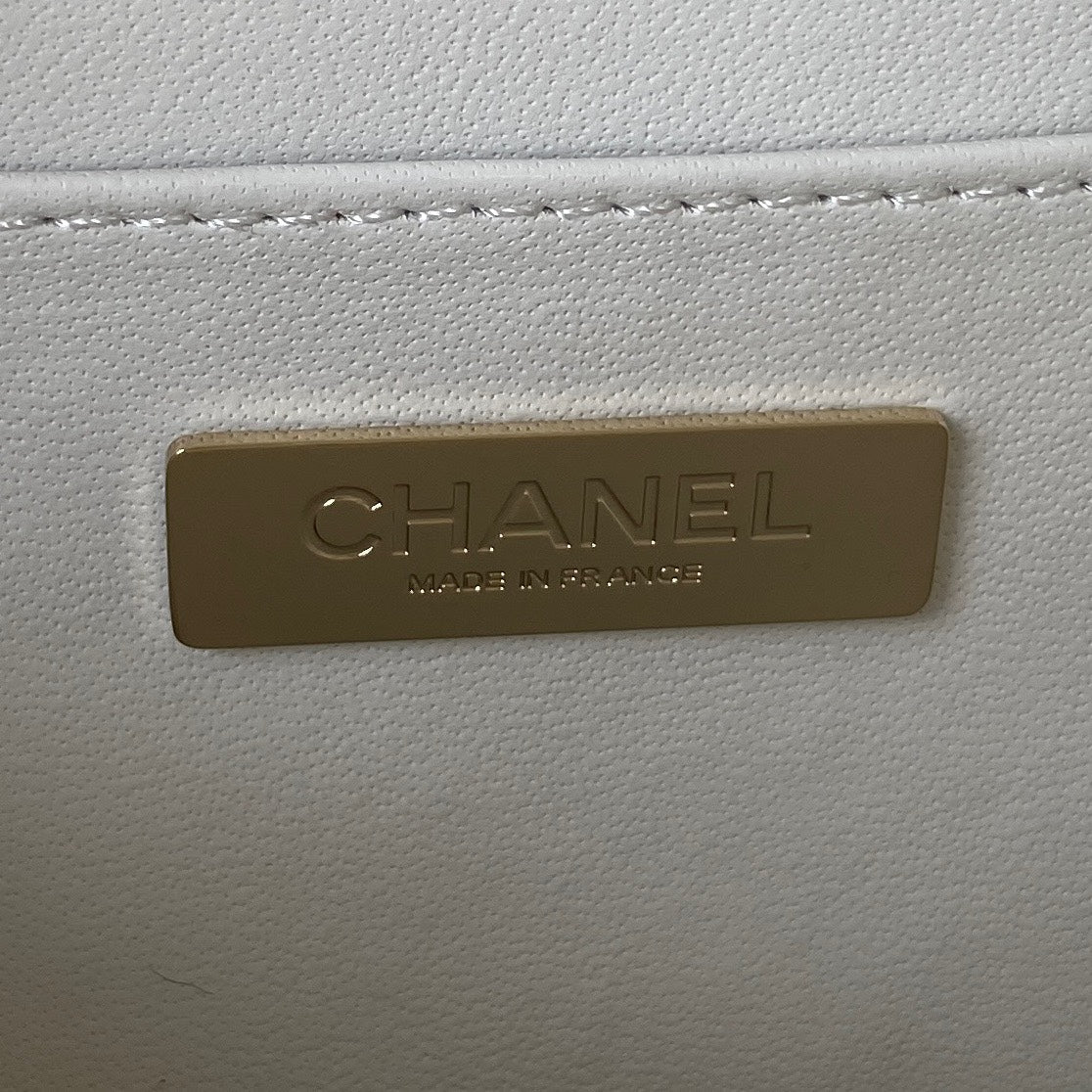 CHANEL MINI 15 BOX BAG IN WHITE CALFSKIN GOLD HARDWARE
